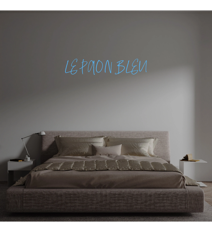 Custom text: LE PAON BLEU